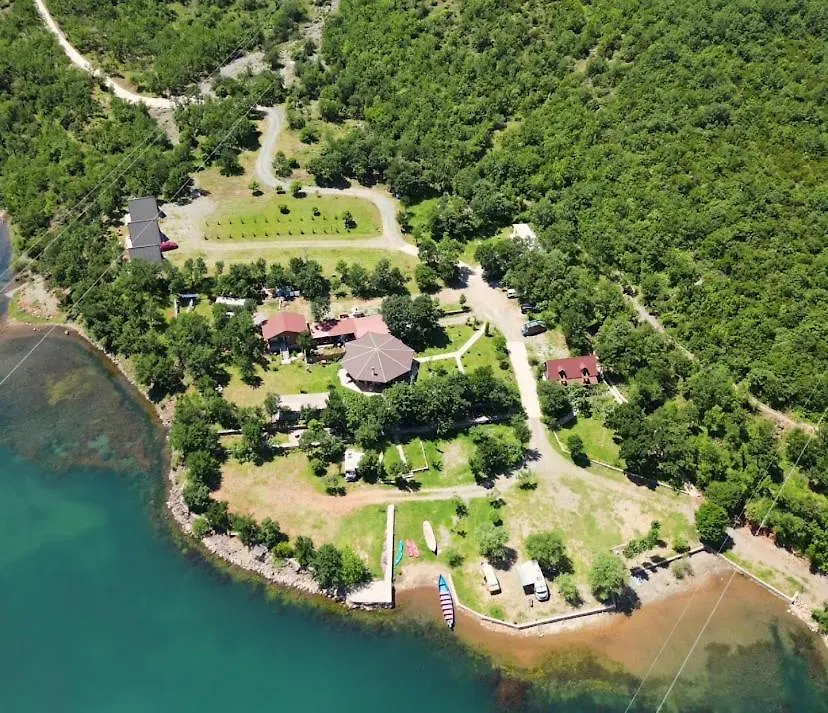 Agora Farmhouse Koman